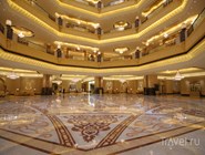 Интерьер центрального вестибюля Emirates Palace