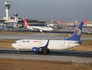 Самолеты EgyptAir  и Turkish Airlines в аэропорту Стамбула