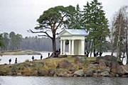 Храм Нептуна в парке Монрепо. Фото: Ю. Белинский