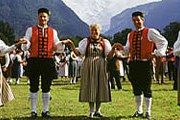 Танцоры на фестивале Уншпуннен. Фото: myswiss.jp