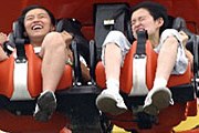 Аттракцион в парке Хуаньлэгу. // China.org.cn