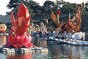 Гигантские фонари на реке Намган. // Tour2Korea.com