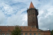 Справа видно строительные леса. // umwd.pl