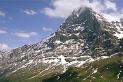 Эйгер осыпается под давлением тающего льда. // geocities.com