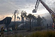 Главный вход в парк разрушен. // gatorland.com