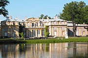 Ораниенбаум решили спасти, объединив с Петергофом. // baltexpress.ru