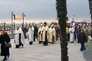 В Ялте состоялся крестный ход, в котором участвовали туроператоры и сотрудники здравниц. // НТВ
