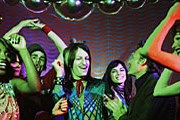 Подземный ночной клуб создан для развлечения туристов. // GettyImages