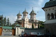 Отдых в монастыре - очень популярный в Румынии способ проводить праздники. // jiviekluchi.ru