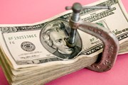 Снижение курса доллара приводит к удорожанию авиаперелета. // GettyImages
