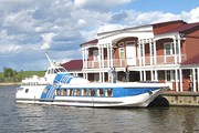 Теплоход "Линда" способен принять на борт 56 пассажиров. // Adrenalinetour.Ru