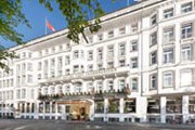 Отель расположен в удобном месте - на западном берегу озера Альстер. // Hotels.su