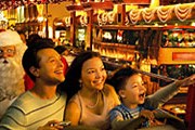 На фестиваль приезжает множество туристов. // visitsingapore.com
