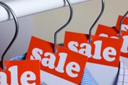 Во Франции начались зимние распродажи. // GettyImages