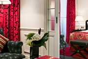 Черный и белый составляют основу цветовой гаммы в оформлении номеров. // hotelkeppler.com