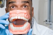 В номерах отелей можно найти забытые вставные челюсти. // GettyImages