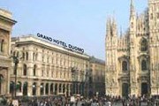 Отель расположен на площади Дуомо. // hotel-online.com