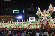 264 тысячи лампочек освещают каток. // vestnik.tripod.com