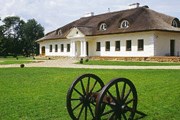 Отель Dwor Chotynia предлагает широкий ассортимент вин. // chotynia.pl