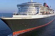 Крупнейший в мире океанский лайнер Queen Mary 2. // panoramix.ru