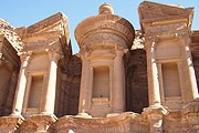 Еще одна книга о красотах Иордании. // Travel.ru