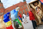 Медведи расположились вокруг колонны Зигмунта. // gazeta.pl