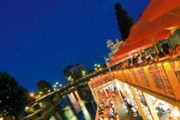 Hermann - популярный пляжный бар Вены. // austria.info