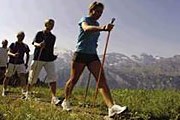Скандинавская ходьба – популярное спортивное развлечение. // leukerbad.ch