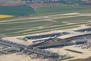 На переднем плане - терминал 2G. Также видны терминалы 2Е и 2F. // Airliners.net
