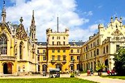 В замке Леднице проходит выставка ванных комнат. // hrady.cz