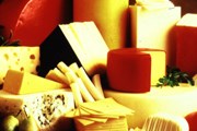 Швейцарский сыр в рекомендациях не нуждается. // GettyImages