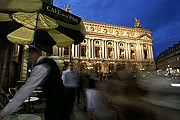 Знаменитый ресторан расположен напротив Оперы. // cafedelapaix.fr