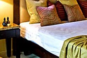 Номера в Anantara Desert Islands Resort & Spa декорированы в арабском стиле. // southtravels.com