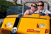 Веселая желтая машинка - не только транспорт, но и гид. // gocartours.es