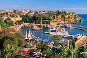 Анталья популярна среди россиян и немцев. // homesgofast.com