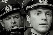 Восковая фигура капитана Клосса станет экспонатом музея. // Станислав Микульский и Войчех Дурьяш. Кадр из фильма.