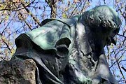 Памятник Гоголю в Москве, во дворе будущего музея. // gazetanv.ru