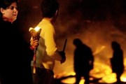 Разжигание костров символизирует сожжение Иуды. // AP
