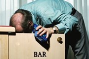 60% мужчин предпочли бы найти в мини-баре пиво. // GettyImages