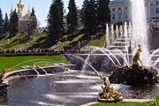 Фонтаны Петергофа расположены в Нижнем парке. // naukograd-peterhof.ru