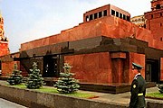 Мавзолей открывается для посетителей. // memoryarchive.org