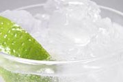 Пары джин-тоника сделают посетителей веселей. // artofdrink.com