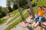 Дети до 8 лет могут жить с родителями бесплатно. // leukerbad.ch