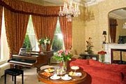 Гостиная в дублинском пансионе Ariel House. // ireland-guide.com