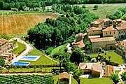 Отель расположен в старинном замке. // castelmonastero.com