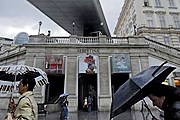 Проливные дожди привели к затоплению "Альбертины". // Reuters