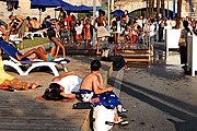 На парижском пляже предложат сеанс массажа. // linternaute.com