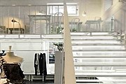 Кафе занимает антресоль в мастерской. // luxlux.pl