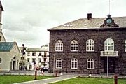 Здание парламента в Рейкъявике. // wikipedia.org