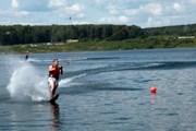Водными видами спорта можно заниматься, не покидая территории отеля. // ramadayekaterinburg.com